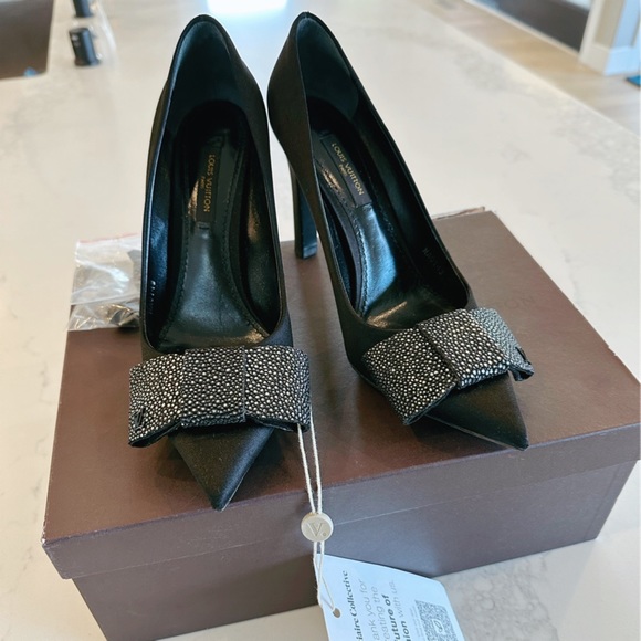 LOUIS VUITTON LIPSTICK PUMPS BLACK SATIN & PEBBLED SILVER LEATHER BOW PUMP 36.5 - Picture 10 of 17